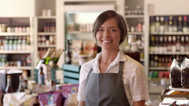 用R3D拍摄的熟食店女员工肖像视频下载