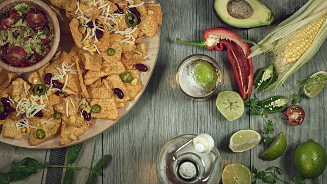 4k传统墨西哥食品和啤酒，墨西哥薄饼视频下载