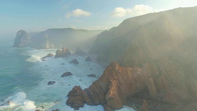 史诗悬崖和海浪视图视频素材