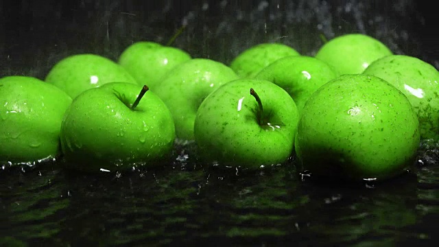 青苹果被洗净全高清拍摄视频下载