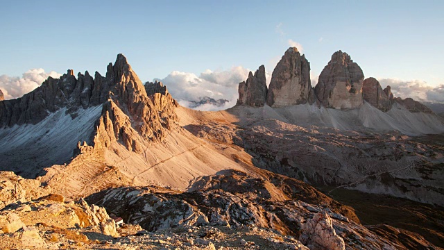 意大利的阿尔卑斯山脉——拉瓦雷多山，日落时分时光流逝视频下载