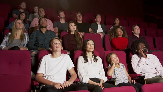 观众在电影院看电影拍摄的R3D视频下载