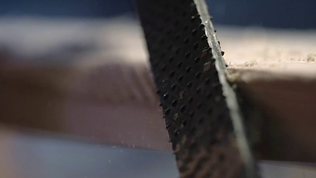 木工用锉刀削木头视频素材