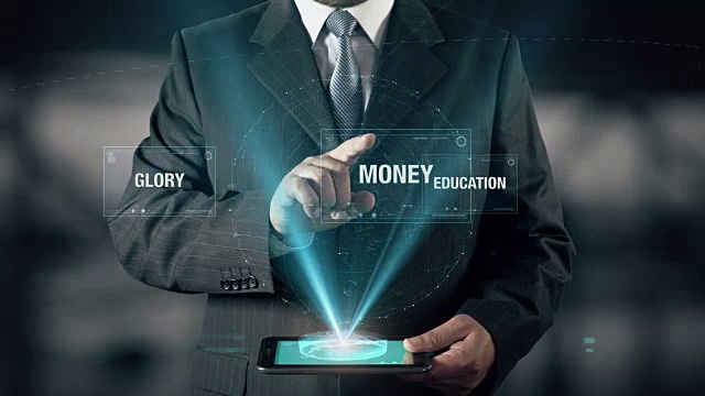 商人与未来的概念选择教育从荣耀金钱使用数字平板电脑视频素材