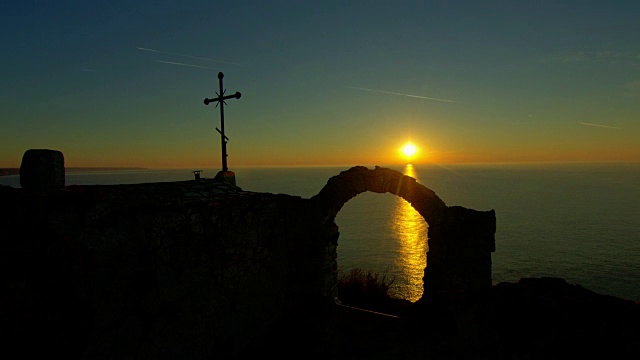 保加利亚黑海美丽的卡利卡拉角上空的日出视频下载