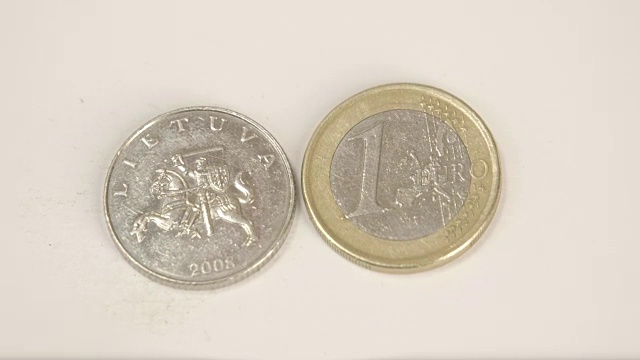 旧立陶宛2008年硬币和1欧元硬币视频下载