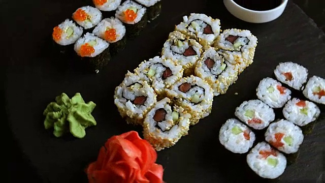 寿司食物的运动配黑石芥末姜视频下载