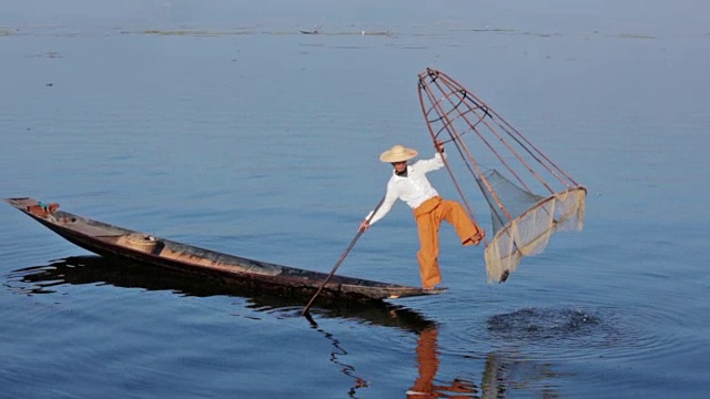 缅甸茵莱湖的传统缅甸渔民视频下载