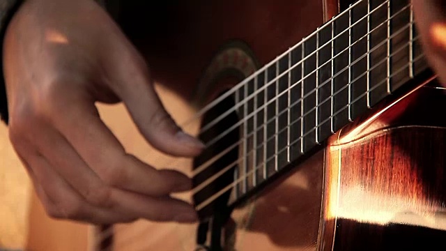 街头吉他手:古典原声吉他视频素材