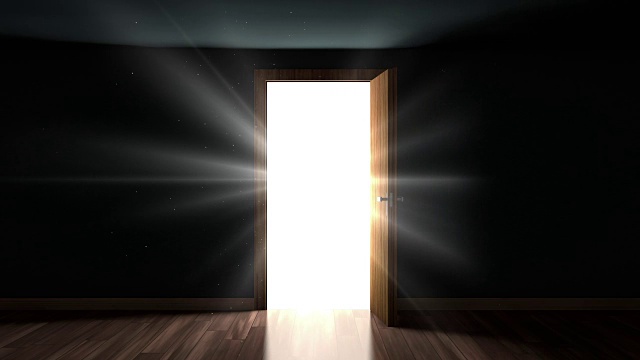 房间里的光线和粒子通过打开的门视频下载