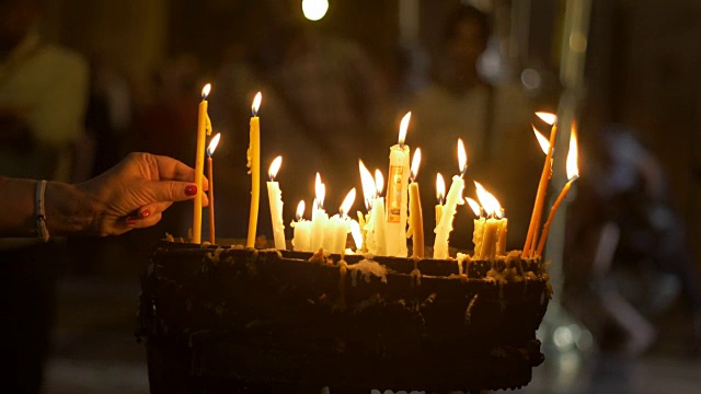 耶路撒冷圣墓教堂的蜡烛视频素材