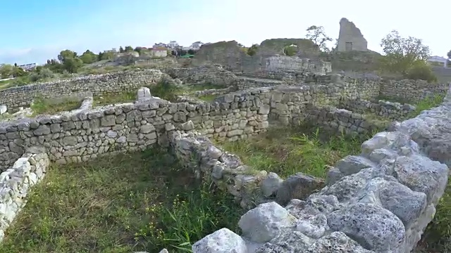 希腊切尔松尼斯镇的石墙废墟视频素材