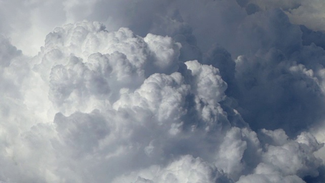 靠近大的云顶视图视频素材