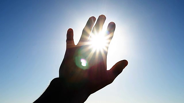 手太阳哟视频素材