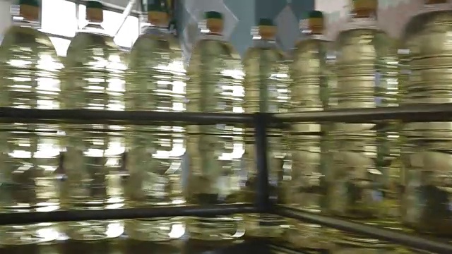一家工厂生产葵花籽油视频下载