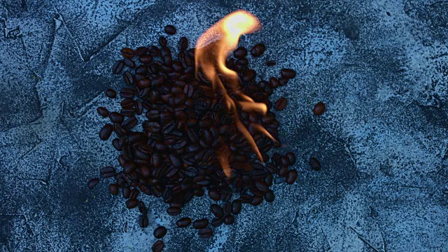 用4k拍摄的咖啡豆燃烧的创作作品视频下载