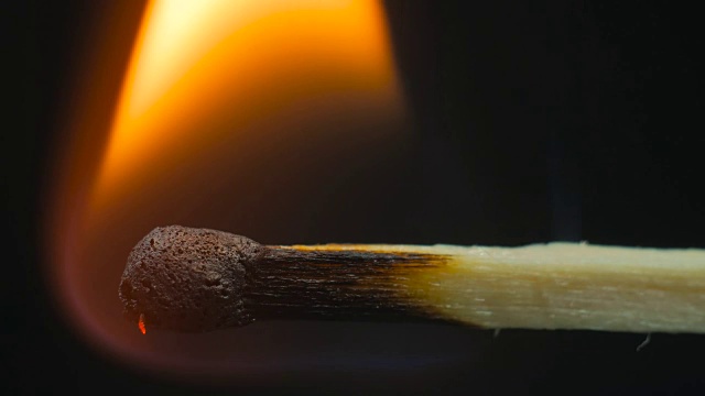 木制火柴燃烧视频素材
