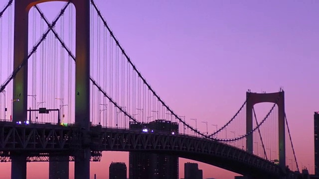傍晚的彩虹桥视频素材