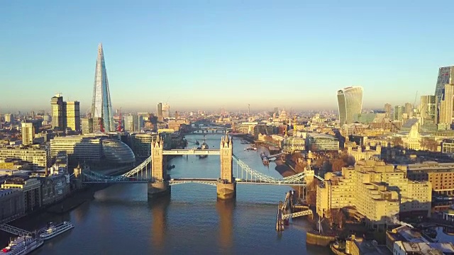 航拍伦敦和泰晤士河的城市景观视频视频素材