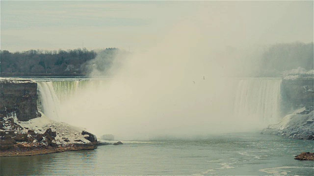 尼亚加拉大瀑布，加拿大，视频-冬天的瀑布视频素材