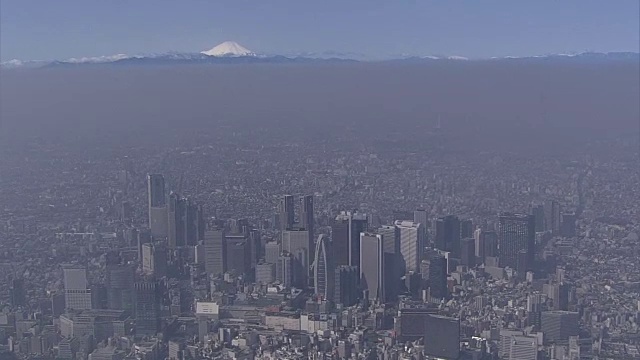 空中;温度反演;日本富士山和新宿视频素材