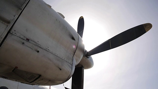 客机用带羽状部件的涡轮螺旋桨发动机视频下载