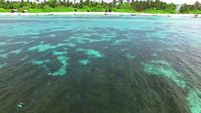 飞越马尔代夫群岛。视频素材