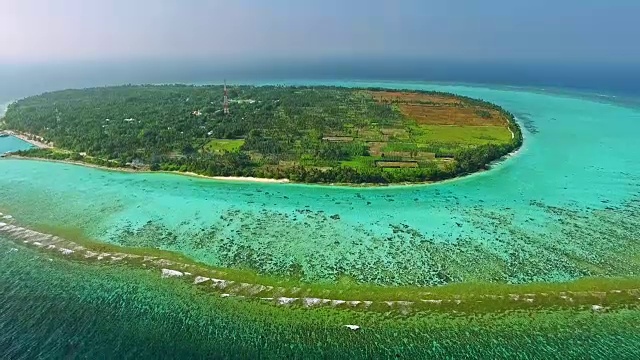 飞越马尔代夫群岛。视频素材