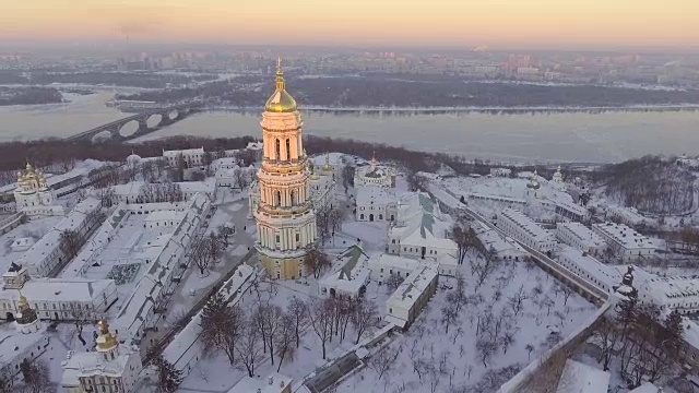 鸟瞰图基辅-佩切尔斯克拉夫拉冬季，基辅，乌克兰。视频素材
