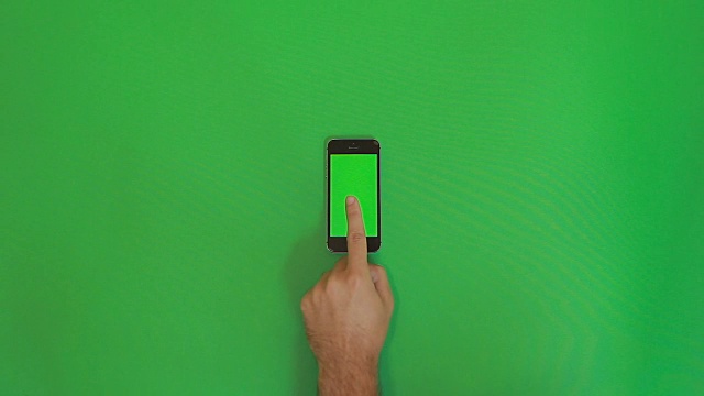 绿色屏幕上双击手势。垂直视频素材
