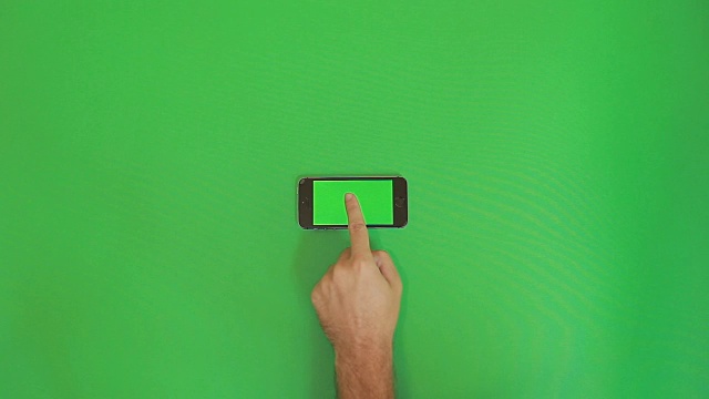 绿色屏幕上双击手势。水平视频素材