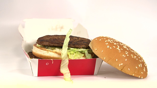 一系列不同的焦点镜头的快餐牛肉汉堡视频素材