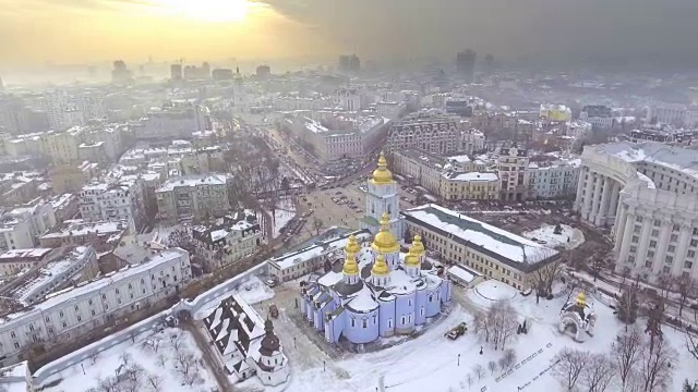 圣迈克尔金顶修道院是位于乌克兰基辅的一座正常运转的修道院。视频素材