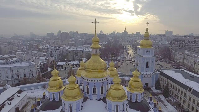 圣迈克尔修道院鸟瞰图——基辅最古老的修道院之一。视频素材