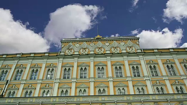 这是一个阳光明媚的日子。俄罗斯莫斯科的克里姆林宫视频素材