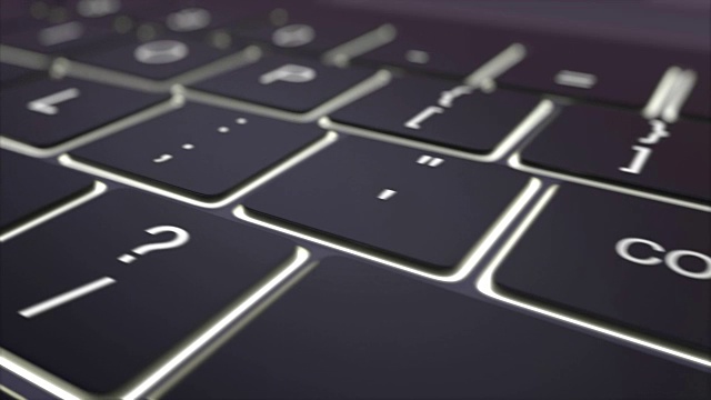 现代黑色电脑键盘和发光比较键的跟踪镜头。概念FullHD剪辑视频下载