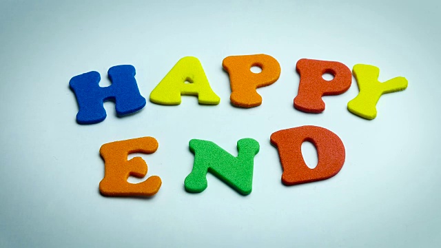 字母幸福结束在白色的背景视频下载