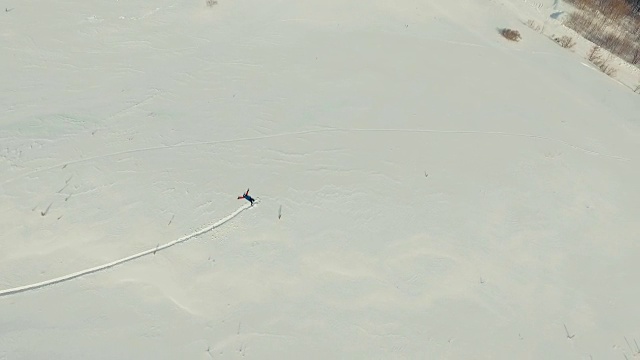 自由滑雪单板滑雪。空中射击。视频下载
