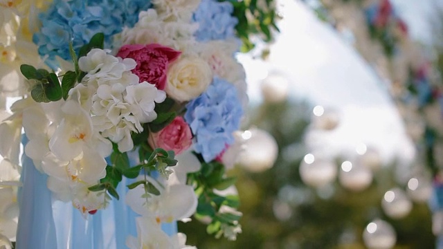 婚礼装饰。天然花卉拱门视频素材