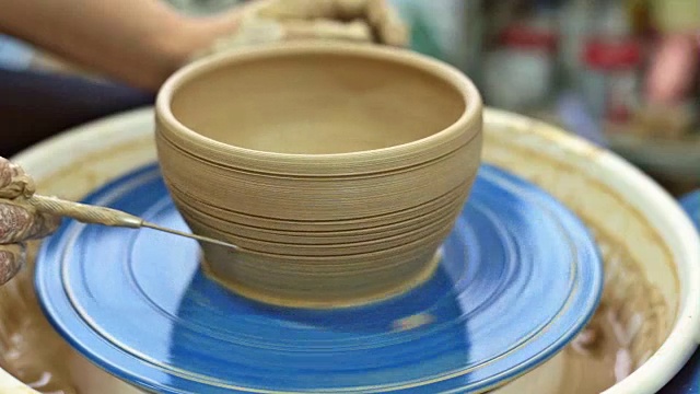 教育陶器。碗。12个部分。视频下载