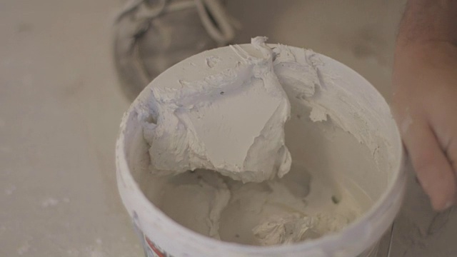 灰泥成型砂浆的搅拌视频下载