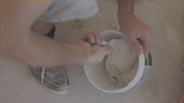 灰泥成型砂浆的搅拌视频下载