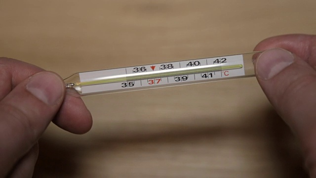 玻璃水银温度计测量温度视频下载
