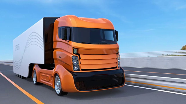 高速公路上的橙色自动驾驶卡车视频素材