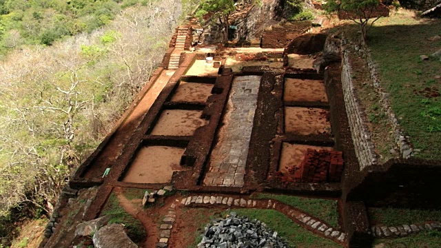 位于斯里兰卡西格里亚的古西格里亚岩石堡垒的宫殿废墟。视频素材