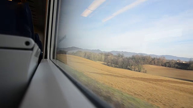 坐火车旅行的美视频素材