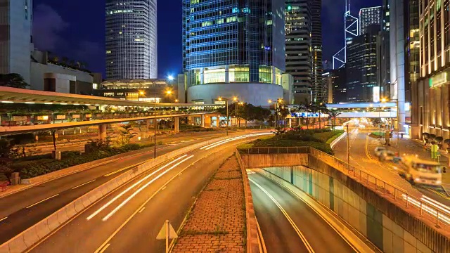 香港夜间交通城市景观4K时光流逝(缩小)视频素材