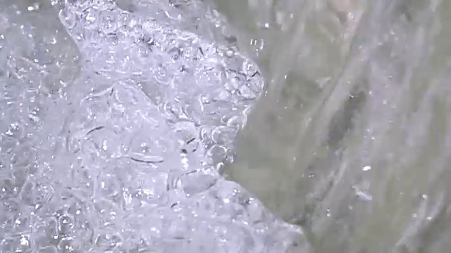瀑布透明水源视频素材