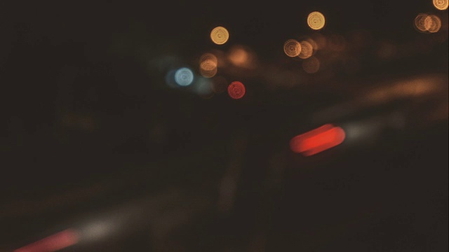 散景模糊深夜黑暗的街道视频素材