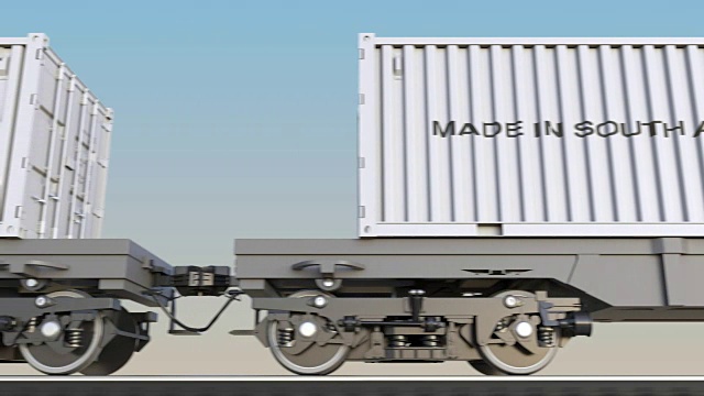 移动标有“南非制造”标题的货运列车和集装箱。铁路运输。无缝循环全高清剪辑视频下载